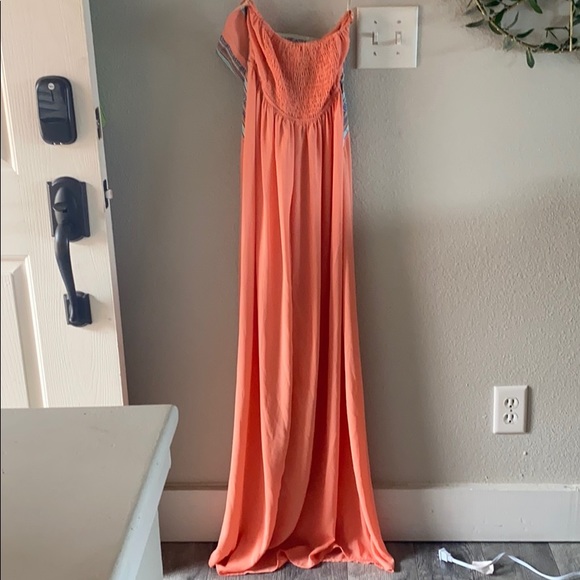 Strapless maxi dress, perfect for summertime 🧡 - Picture 2 of 4